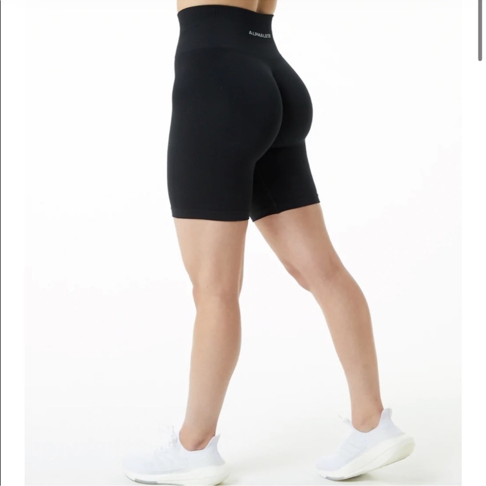 Alphalete Amplify black biker short